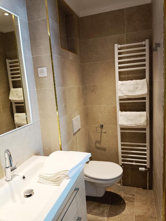 Les Rebelles Hotell Paris Exteriör bild